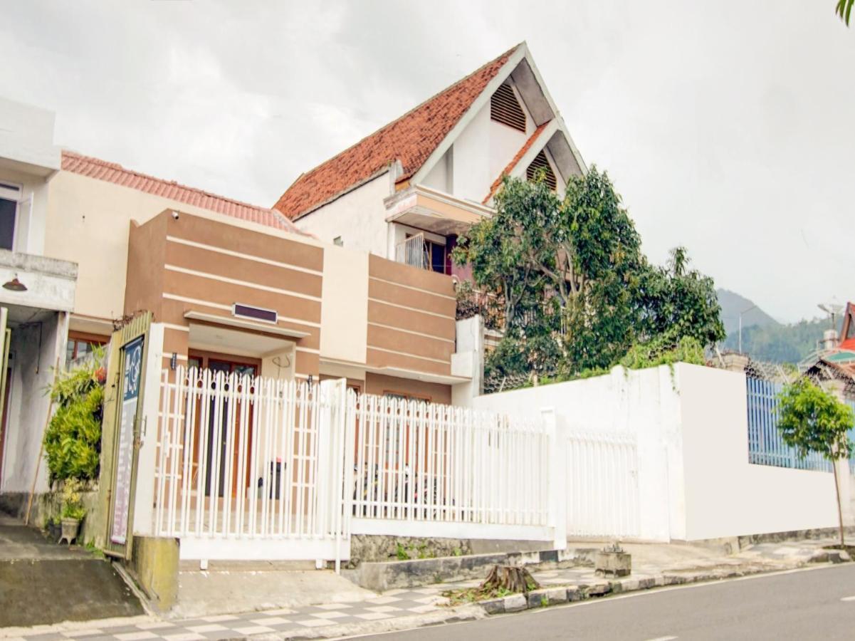 Reddoorz At Wr Supratman Batu Batu (East Java) Exterior foto