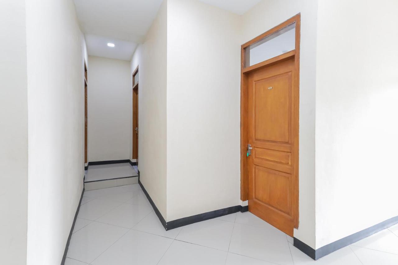 Reddoorz At Wr Supratman Batu Batu (East Java) Exterior foto